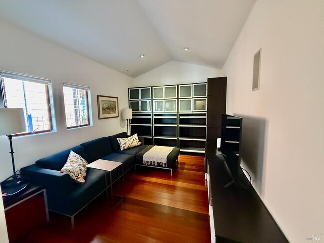 Building Photo - 4 Sandy Beach Rd