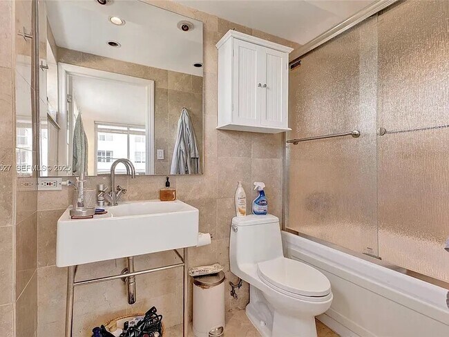 Building Photo - 5005 Collins Ave