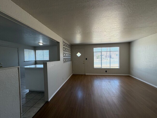 Building Photo - 1020 Taos Dr
