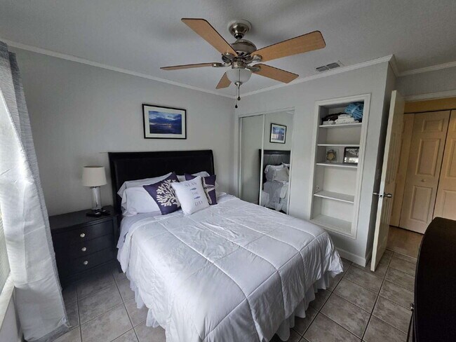Building Photo - Updated full furnished 2/2 villa in great Safety Harbor location.