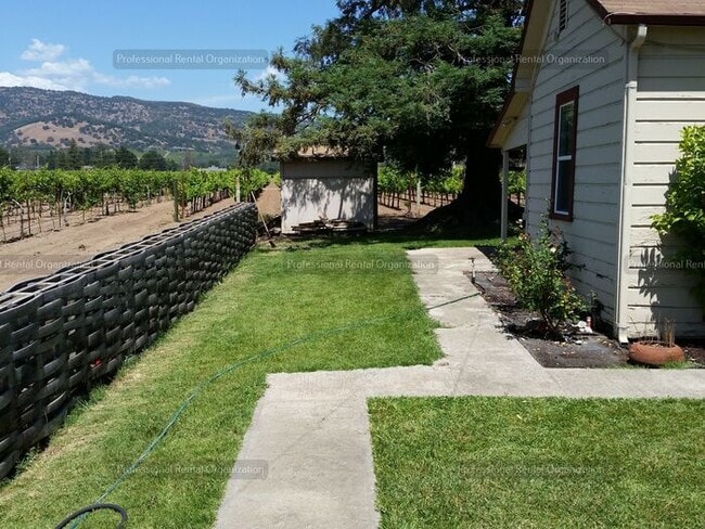 Building Photo - Coming Soon: Cozy Studio Cottage in Vineyard Setting