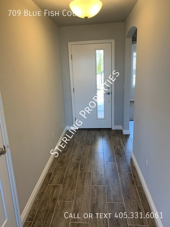 Building Photo - 709 Blue Fish Ct