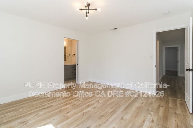 Building Photo - 5713 Mesa Verde Cir