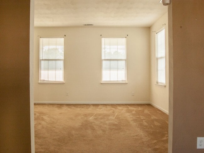 Building Photo - Single Family Home in Portsmouth