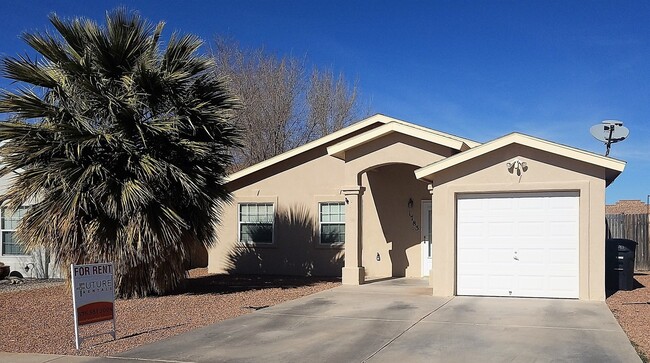 Building Photo - 3 Bedroom 2 Bath With A Mountain View Home!
