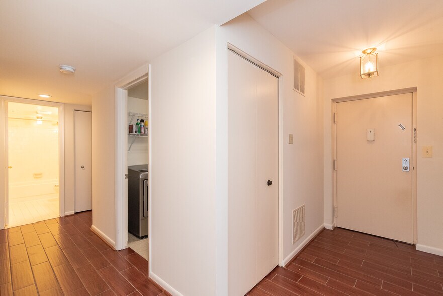 Building Photo - 112 Castletown Rd