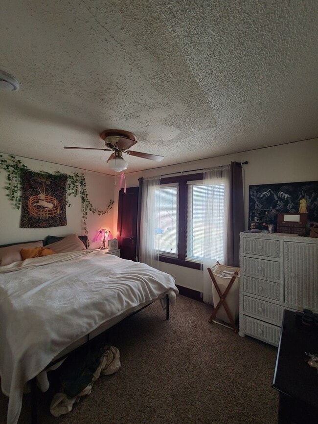 Building Photo - 709 N Busey Ave