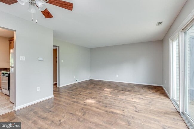 Building Photo - 6204 Red Haven Dr