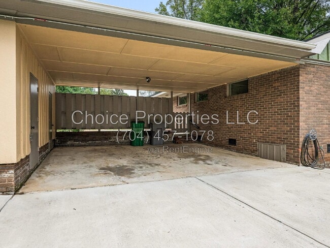 Building Photo - 1174 Robinhood Cir