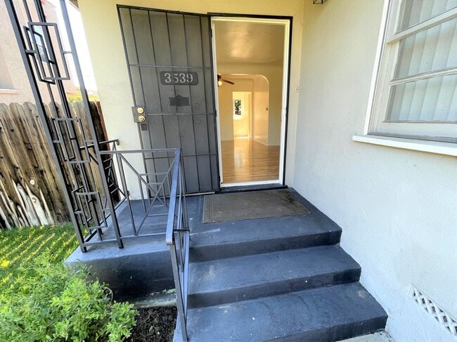 Building Photo - 3539-3541 Lewis Ave. Long Beach, CA 90807