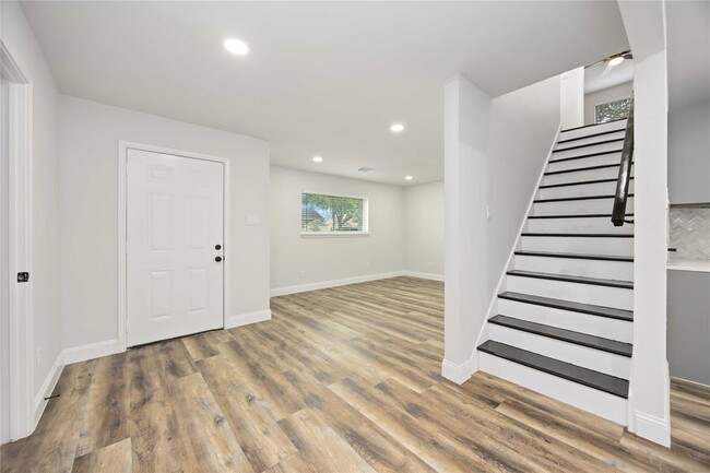 Building Photo - 3806 Zephyr St