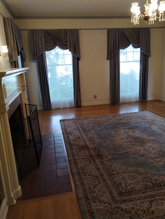 Building Photo - 1240 McKendrie St