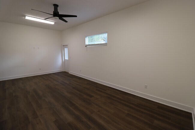 Building Photo - 140 Seminole Rd