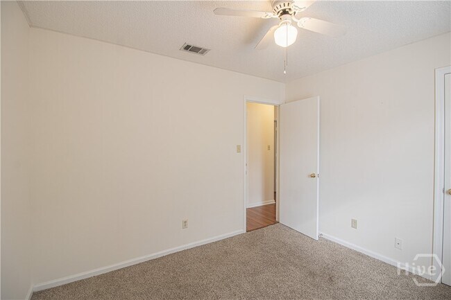 Building Photo - 148 Country Walk Cir