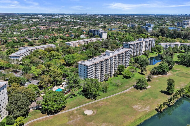 Building Photo - 3520 Oaks Way