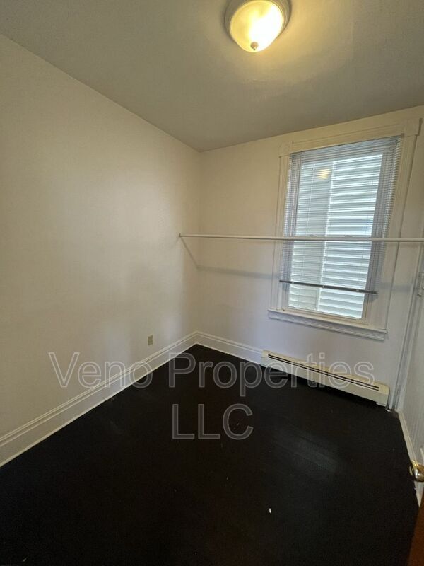 Building Photo - 783 4th Ave