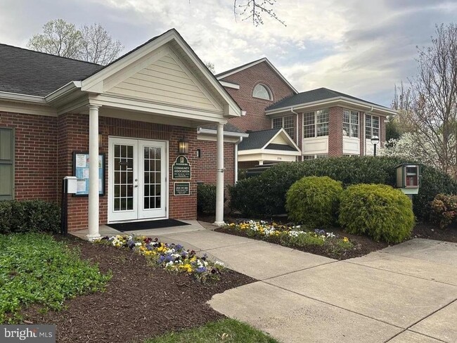 Building Photo - 12012 Golf Ridge Ct