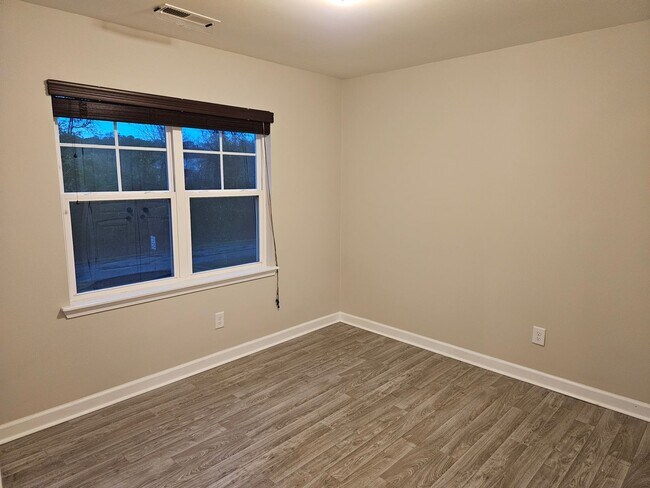 Building Photo - Charming 3-bedroom, 2-bathroom unfurnished home - No HOA - Sneads Ferry