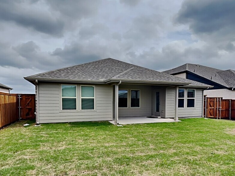 Building Photo - 3908 River Rock Ave