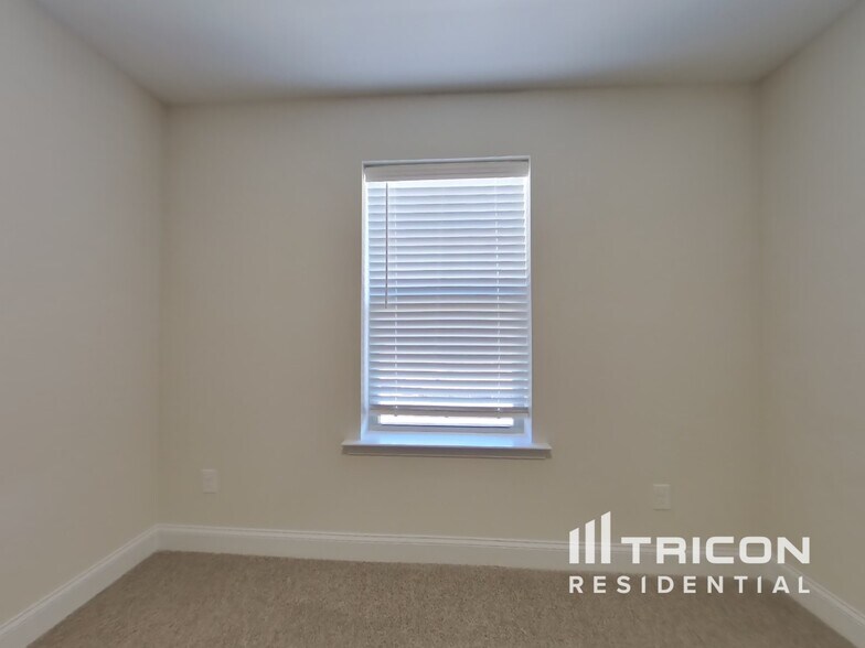 Building Photo - 635 Cantrell Dr