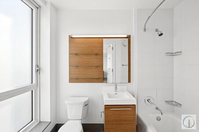 Building Photo - 2 bedroom in Long Island City NY 11101
