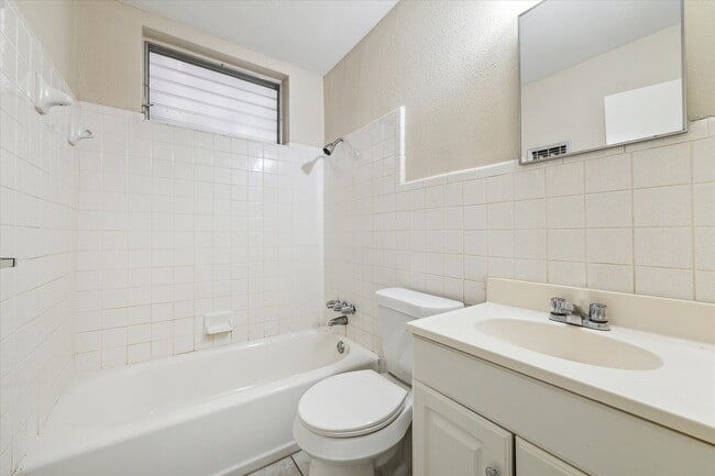 Building Photo - 3259 Branard St