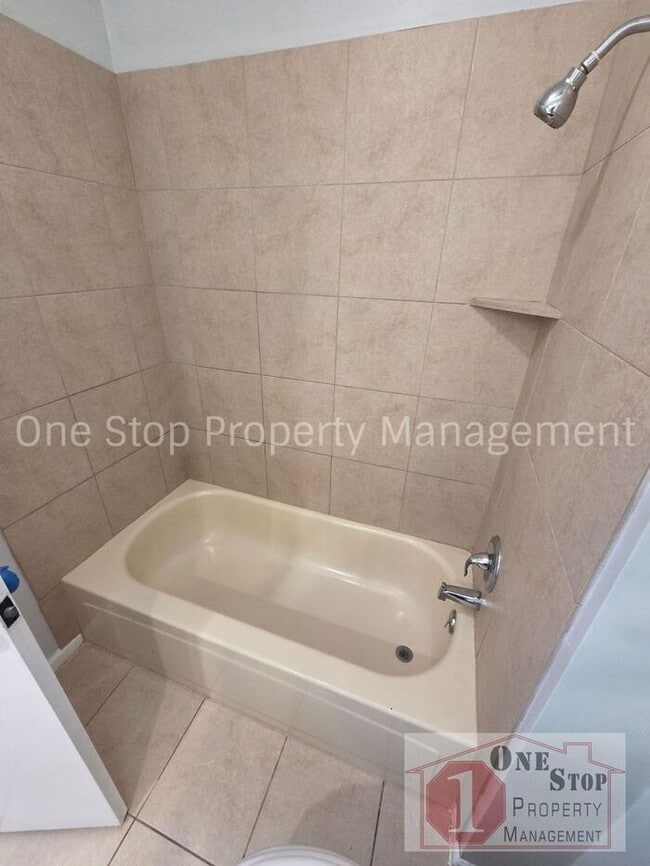 Building Photo - 3 bedroom 2.5 bathroom home in Parkville, MO!