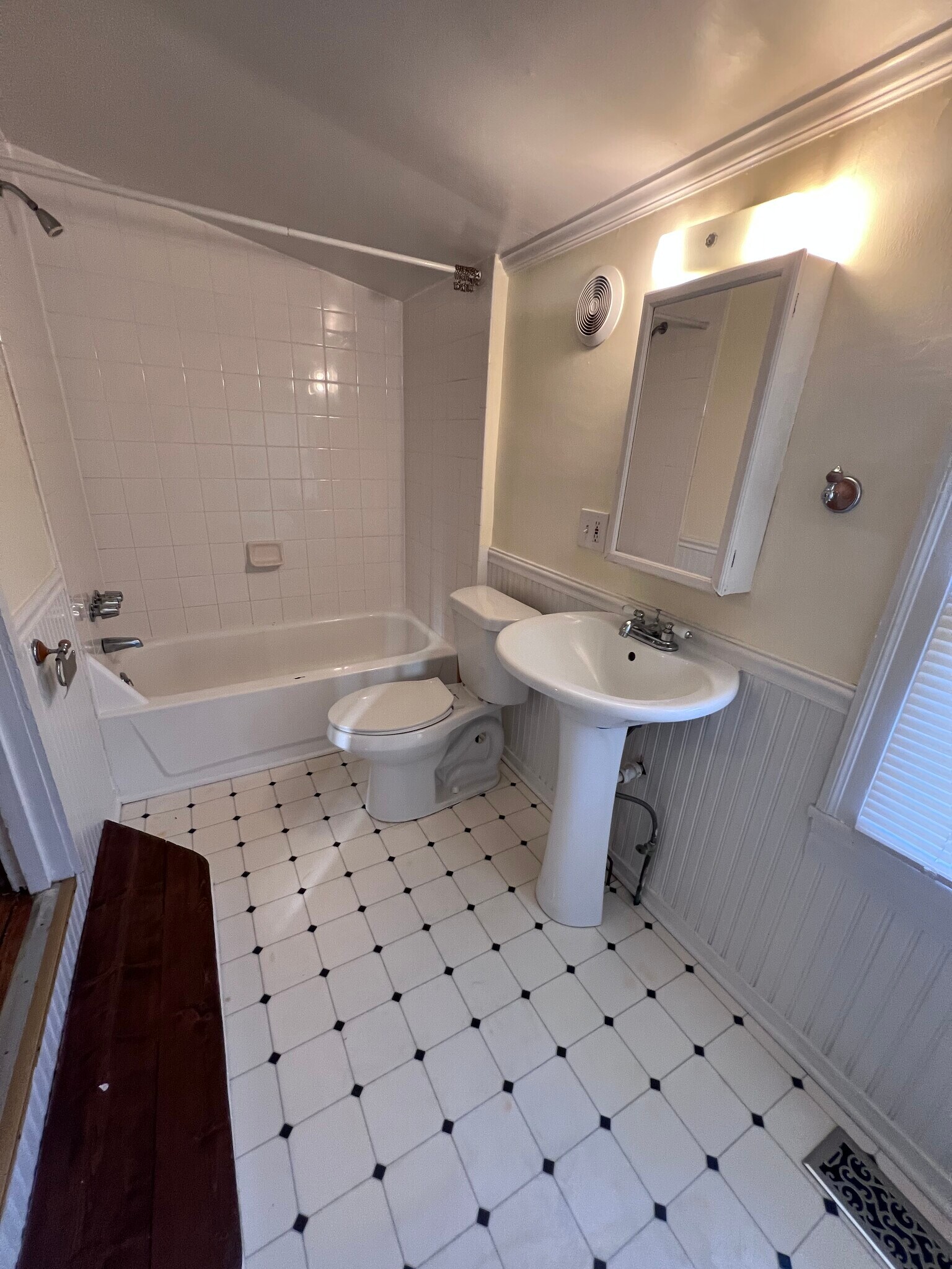 Building Photo - 5202 Dakota Ave