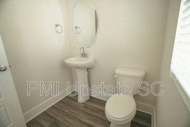 Building Photo - 35 Galley Ln