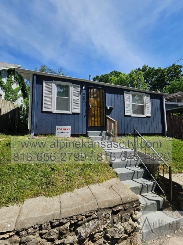 Building Photo - Updated NE Home!