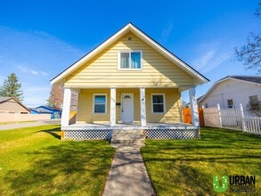 Building Photo - Charming 4-Bedroom Home with Fenced Yard, Garage & Washer/Dryer – North Spokane