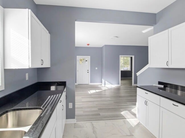 Building Photo - 1635 Cruft St