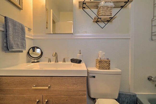 Building Photo - 3918 Thomason Ave