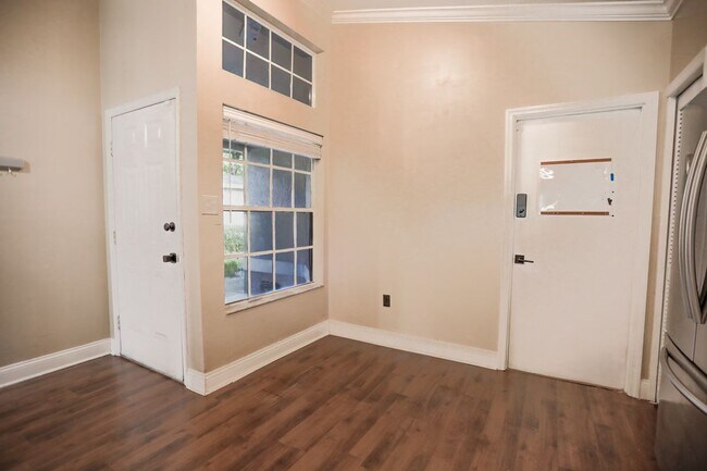 Building Photo - 2083 Windward Pass