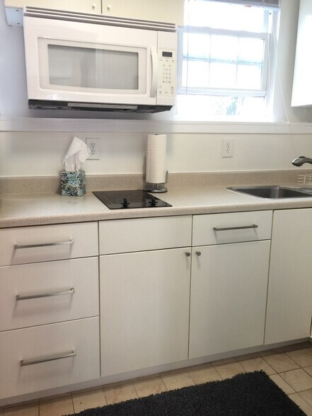 Building Photo - 2390 Hunters Square Ct