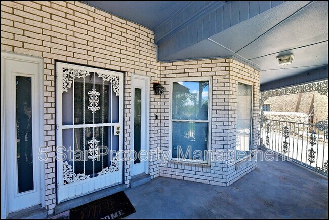 Building Photo - 529 Castlerock Ln