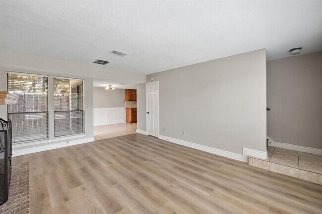Building Photo - 6525 Hart Ln