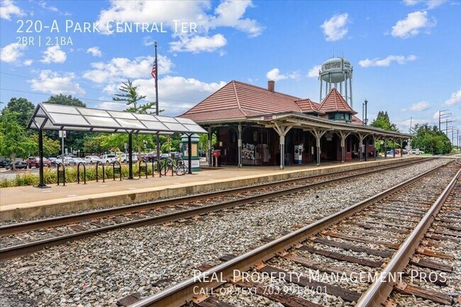 Building Photo - 220 Park Central Ter
