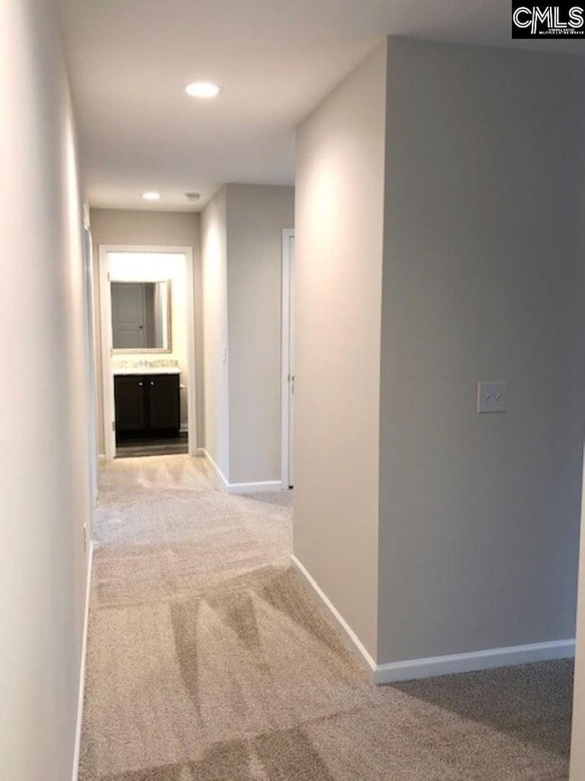Building Photo - 5 Spinney Ct