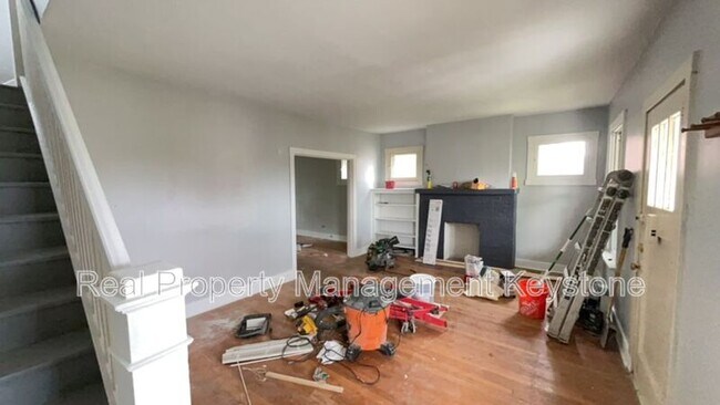 Building Photo - 1024 Mirror St