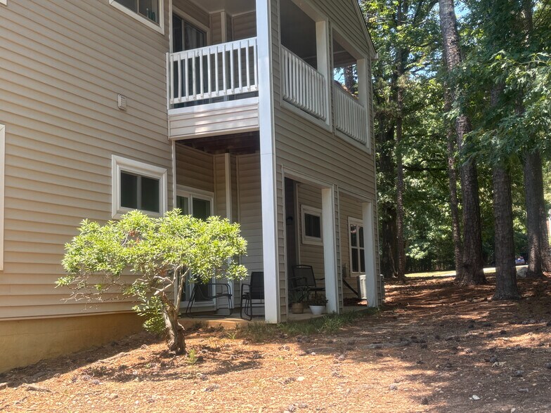 Building Photo - Room in Condo on Winterpointe Ln