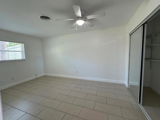 Building Photo - 110 N Las Olas Dr
