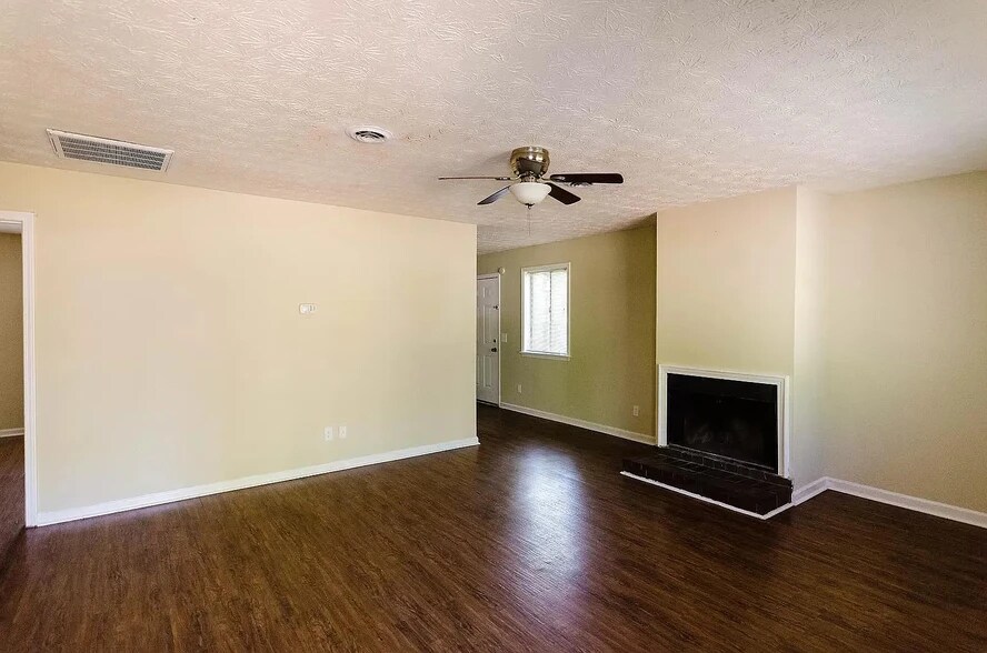 Building Photo - 131 Langford Ct