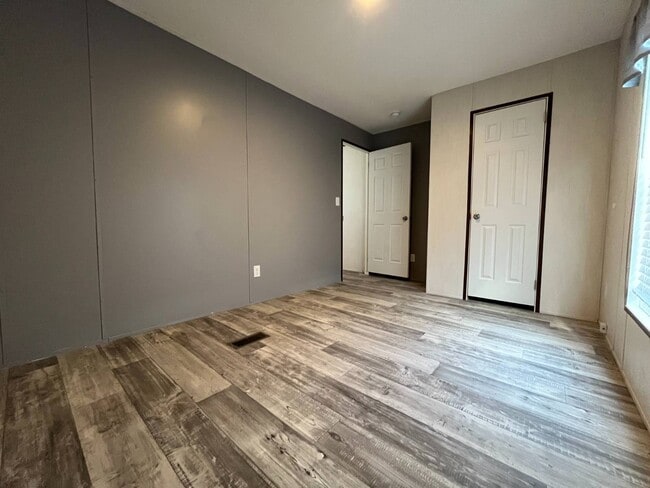 Building Photo - 3150 Plateau Dr
