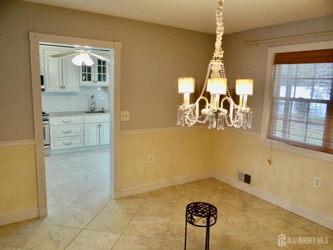 Building Photo - 514 Leawood Ave