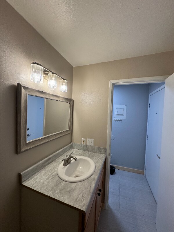 Building Photo - 3061 Lois Dr