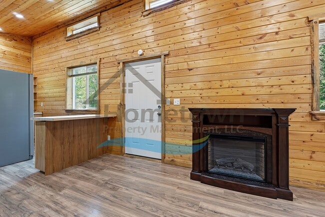Building Photo - 1 Bedroom 1 Bath Cottage Style Studio Home with Off Street Parking Available in Sagle, Idaho!