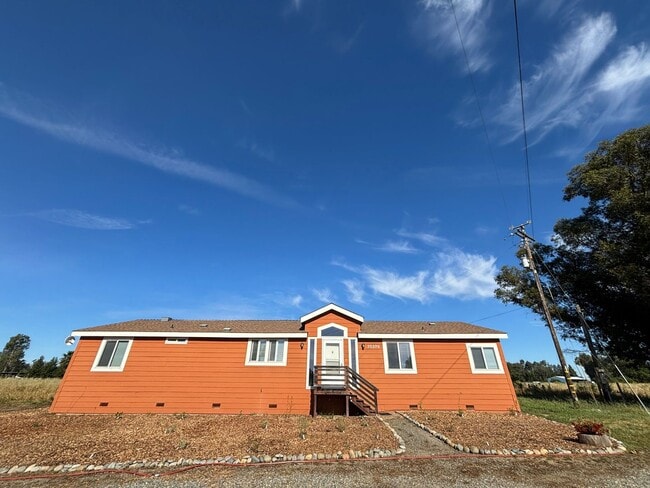 Building Photo - Charming Horse Property - 2 Bed/ 2 Bath with office- Home with Scenic Views and Pasture