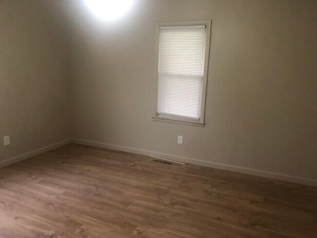 Building Photo - 3207 Alpena St