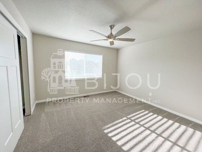 Building Photo - Gorgeous Home Located South by COS Airport